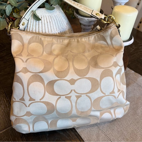 Coach Poppy Signature C Bag - Picture 9 of 11